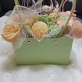 Yeşil -Pembe -Lila Renkli Çantalı Soft Renkli Gül-Top Kalp Mum Çicek Hediyelik Doğum Günü Anneler Günü Yıldönümleri Hediye Çicek