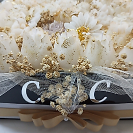 Beyaz -Gold Renkli İsteme Çiçeği Mum Tasarım Buket