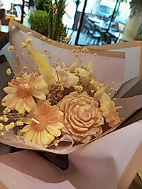 Lila Renkli Papatya Şakayık ve Lale Mum Buketi