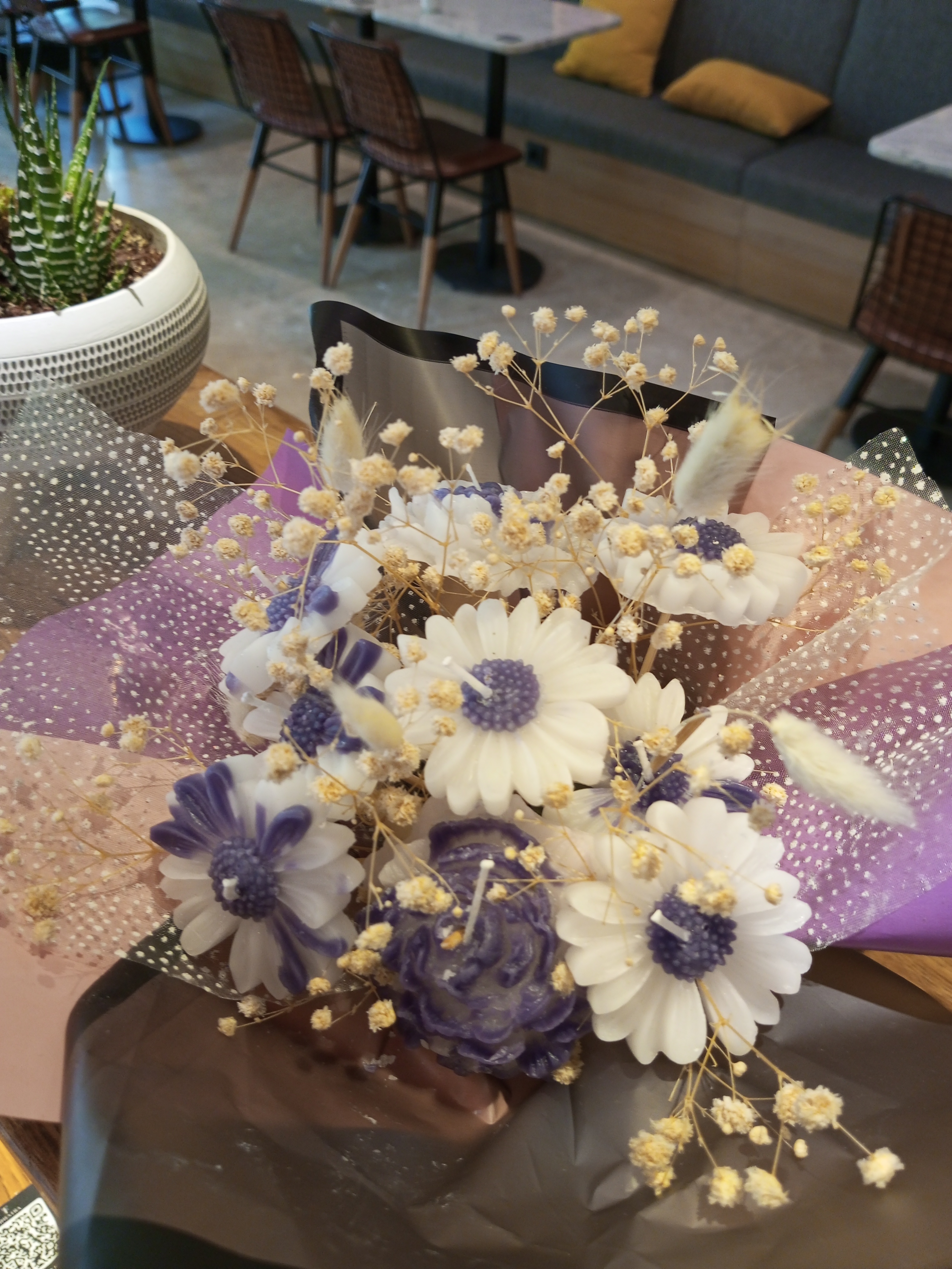 Mor Renkli Papatya Lale Şakayık Mum Buketi