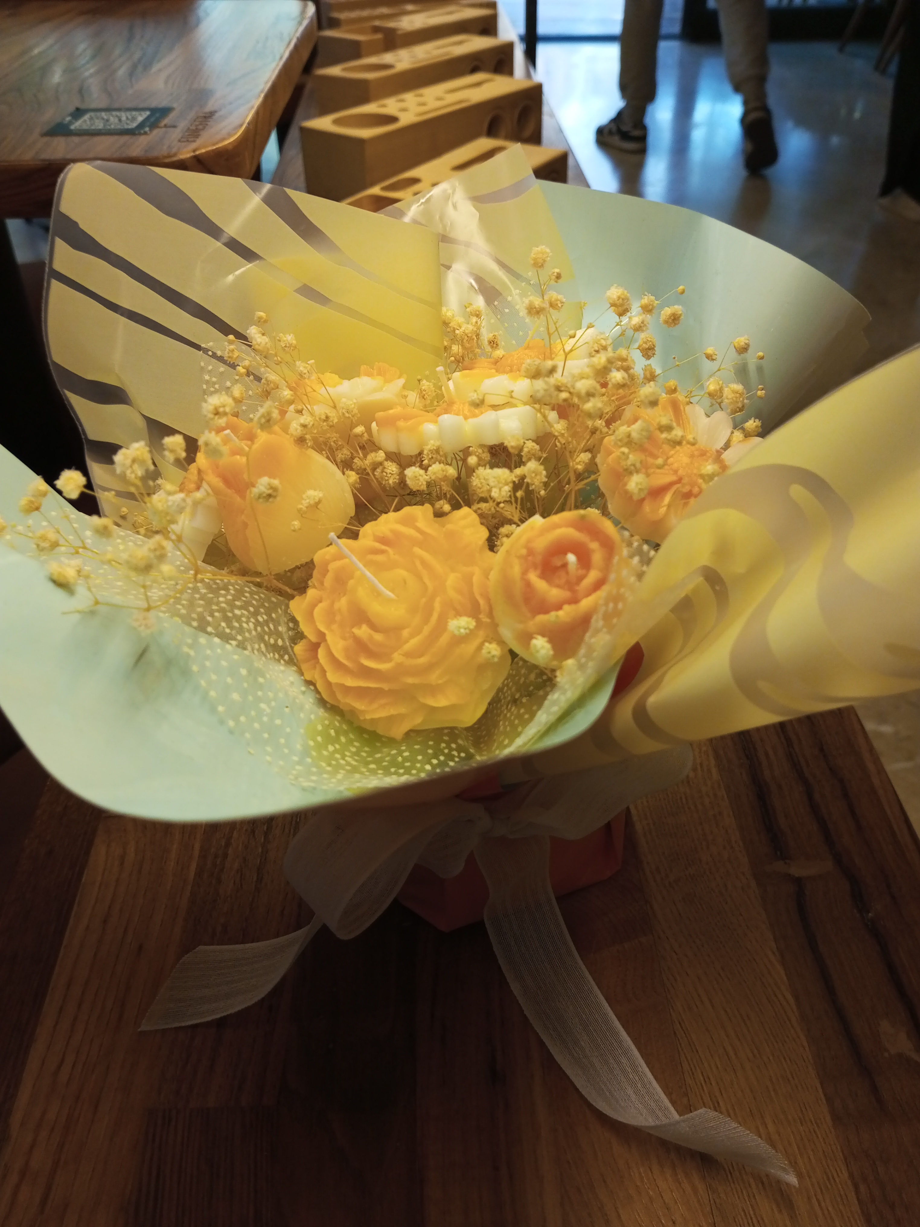 Sarı Renkli Papatya Lale Şakayık Mum Buketi