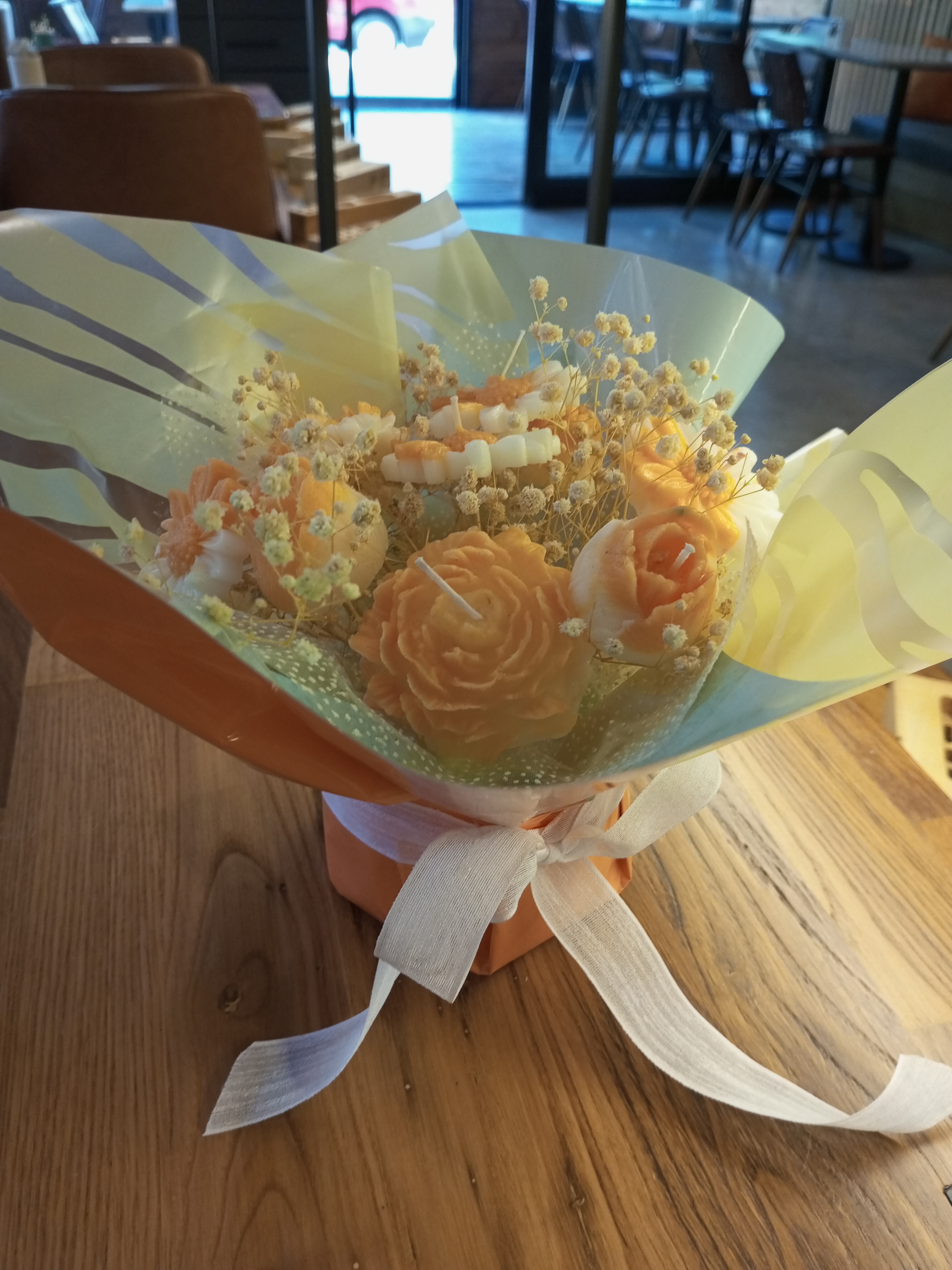 Turuncu Renkli Papatya  Lale Şakayık Mum Buketi