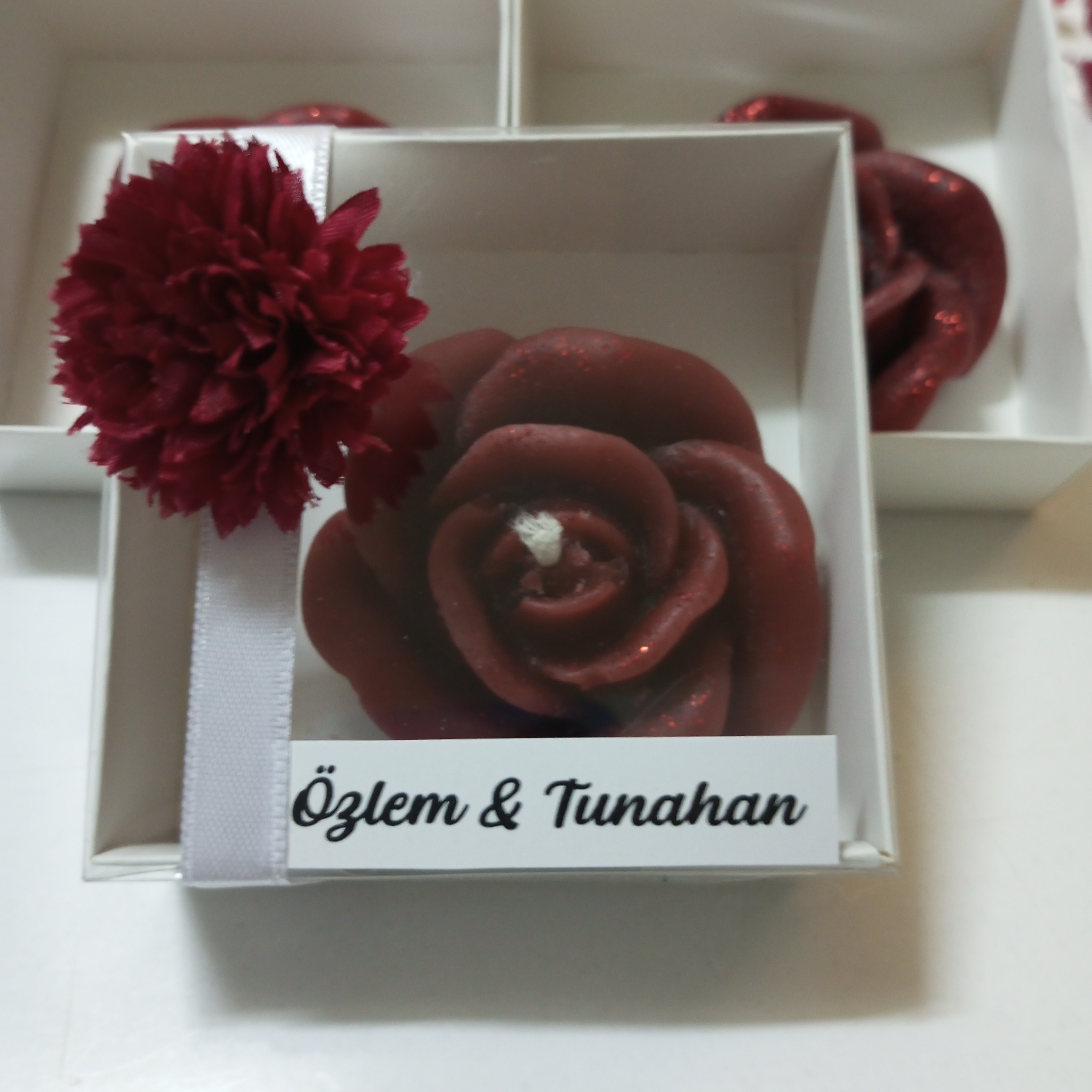Kına Gecesi Beyaz Kutulu Kırmızı -Bordo Gül Mumlu Hediyelik
