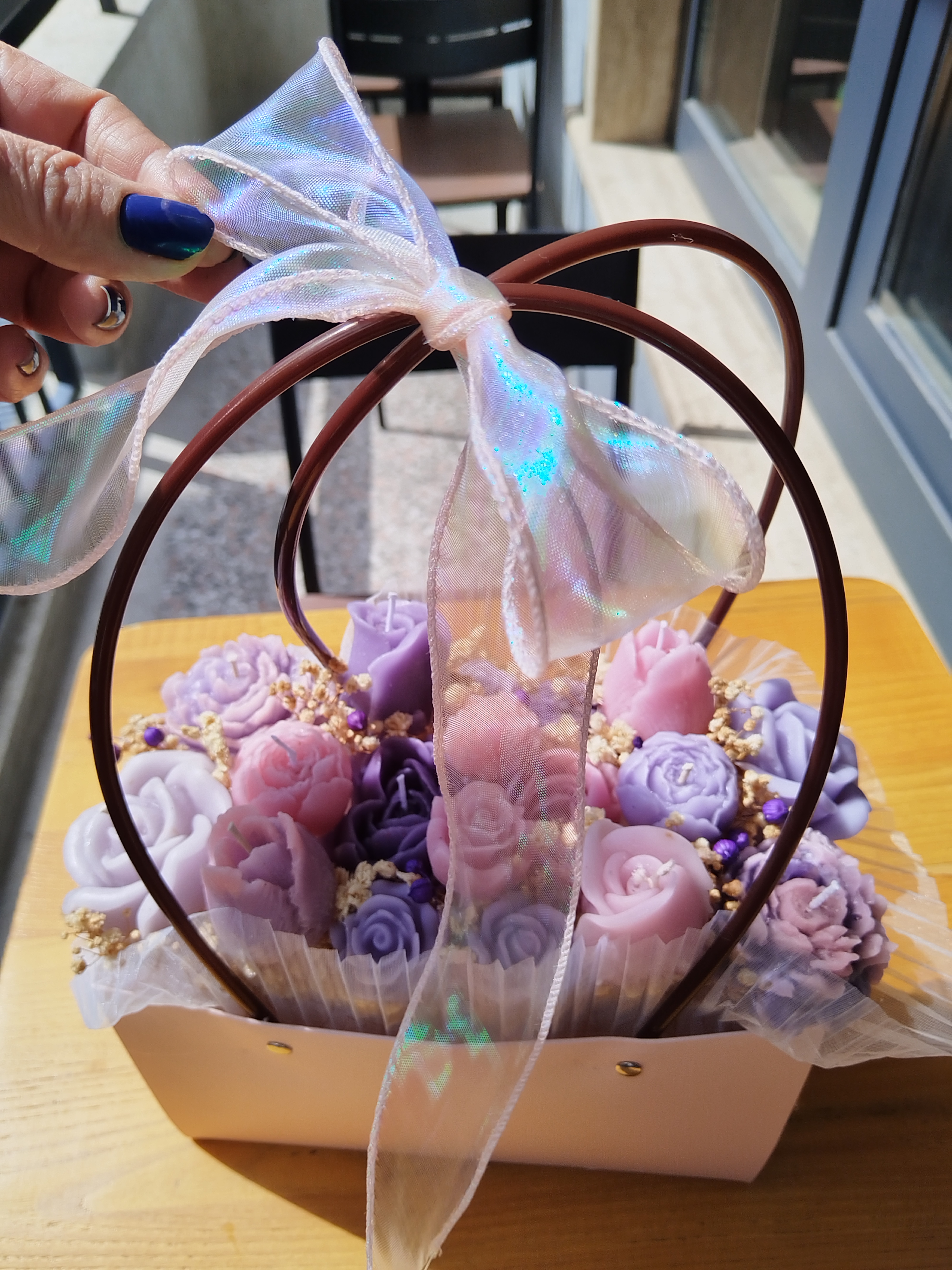 Pembe Çantalı Kolay Taşınabilir Pembe Mor Mum Hediyelik Buket. Doğum Günü - Evlilik Yıldönümü - Anneler Günü - Özel Gün Hediyesi